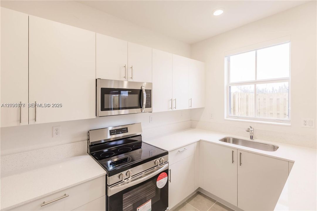 Recently Rented: $2,550 (3 beds, 2 baths, 1442 Square Feet)
