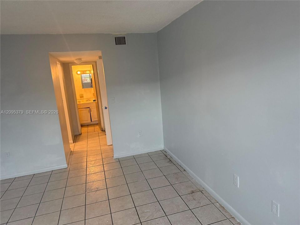 For Rent: $1,700 (2 beds, 2 baths, 1100 Square Feet)