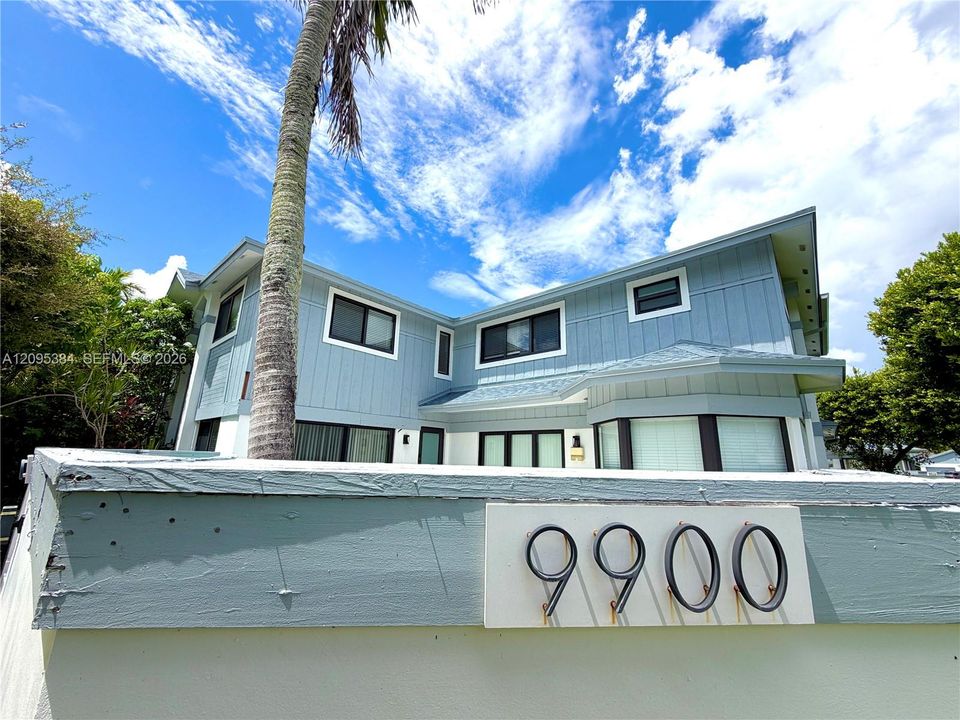 For Rent: $3,900 (2 beds, 2 baths, 1715 Square Feet)