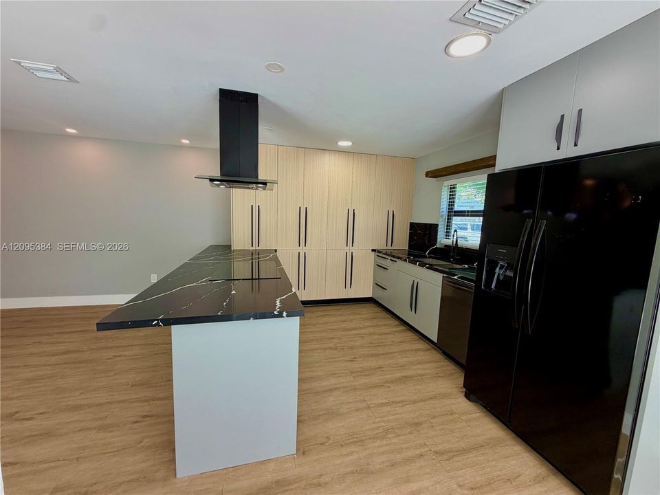 For Rent: $3,900 (2 beds, 2 baths, 1715 Square Feet)