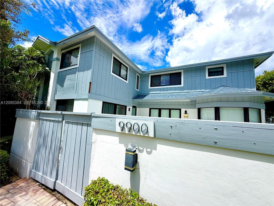 For Rent: $3,900 (2 beds, 2 baths, 1715 Square Feet)