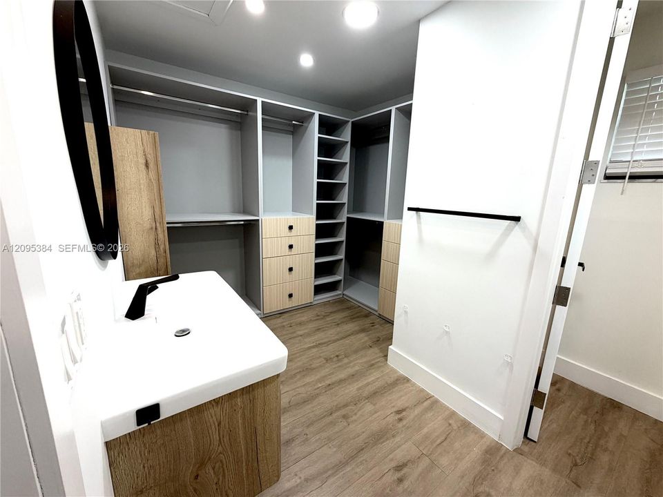 For Rent: $3,900 (2 beds, 2 baths, 1715 Square Feet)