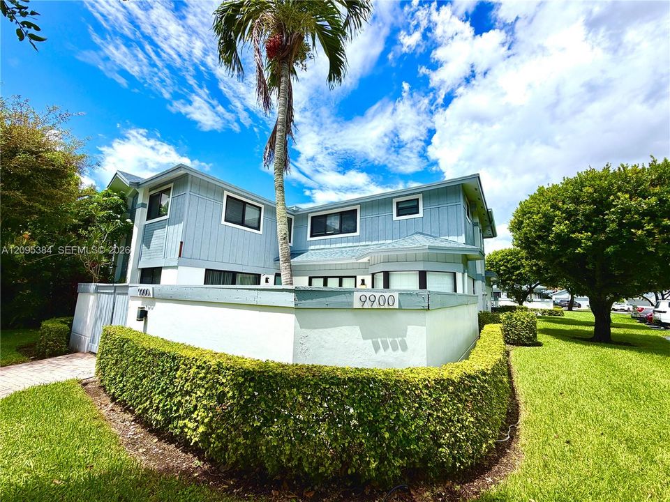For Rent: $3,900 (2 beds, 2 baths, 1715 Square Feet)