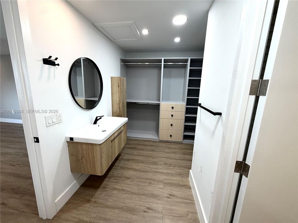 For Rent: $3,900 (2 beds, 2 baths, 1715 Square Feet)