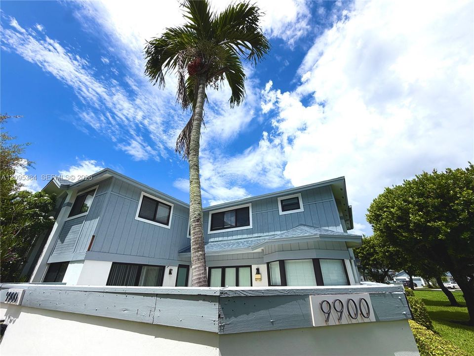For Rent: $3,900 (2 beds, 2 baths, 1715 Square Feet)