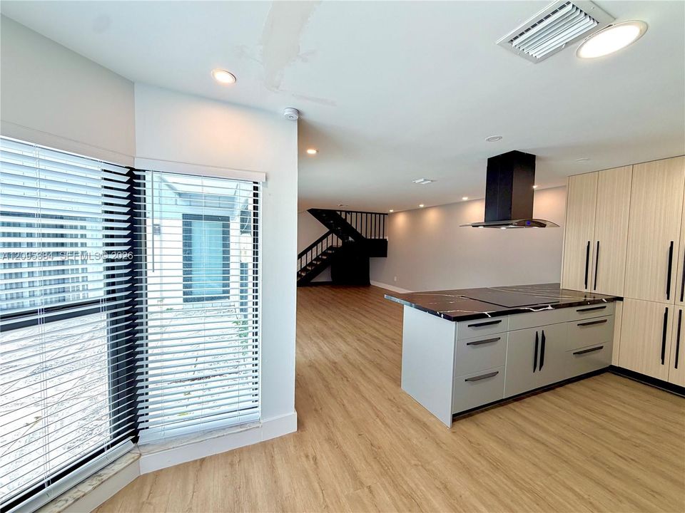 For Rent: $3,900 (2 beds, 2 baths, 1715 Square Feet)