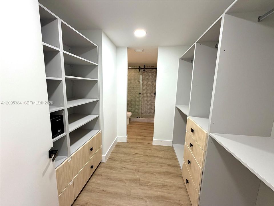 For Rent: $3,900 (2 beds, 2 baths, 1715 Square Feet)