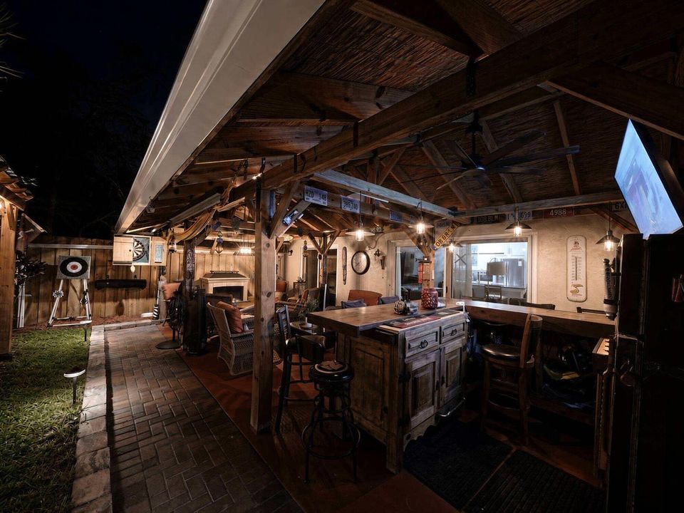 8 Backyard Bar and Grill (12)