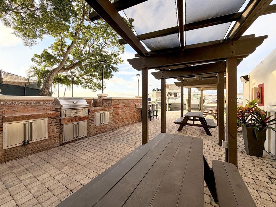 For Sale: $475,000 (1 beds, 1 baths, 1064 Square Feet)