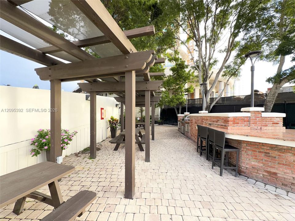 For Sale: $475,000 (1 beds, 1 baths, 1064 Square Feet)