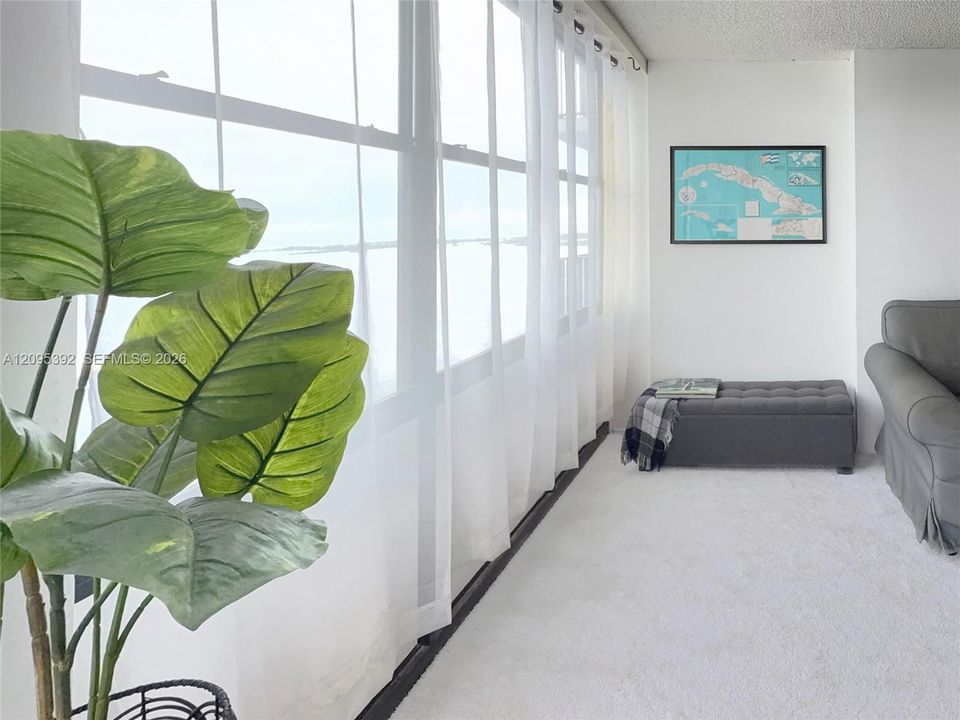 For Sale: $475,000 (1 beds, 1 baths, 1064 Square Feet)