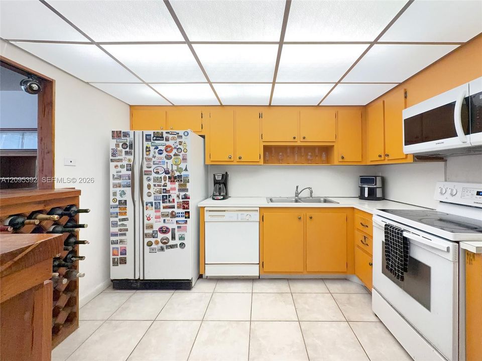 For Sale: $475,000 (1 beds, 1 baths, 1064 Square Feet)