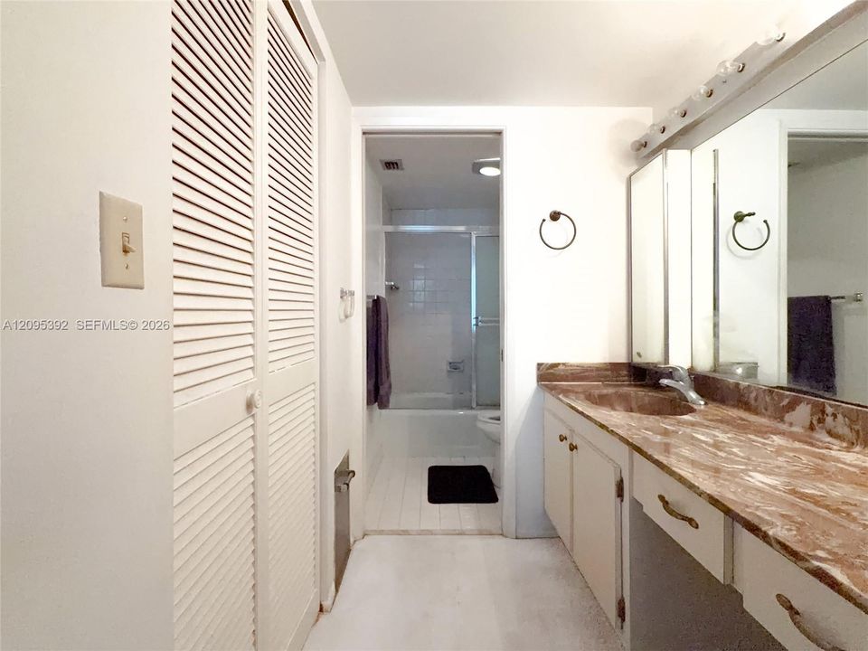For Sale: $475,000 (1 beds, 1 baths, 1064 Square Feet)