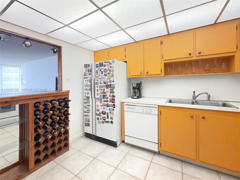 For Sale: $475,000 (1 beds, 1 baths, 1064 Square Feet)
