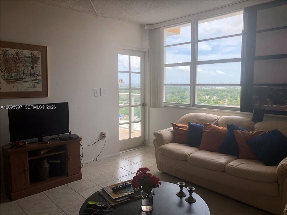For Rent: $1,500 (1 beds, 1 baths, 801 Square Feet)