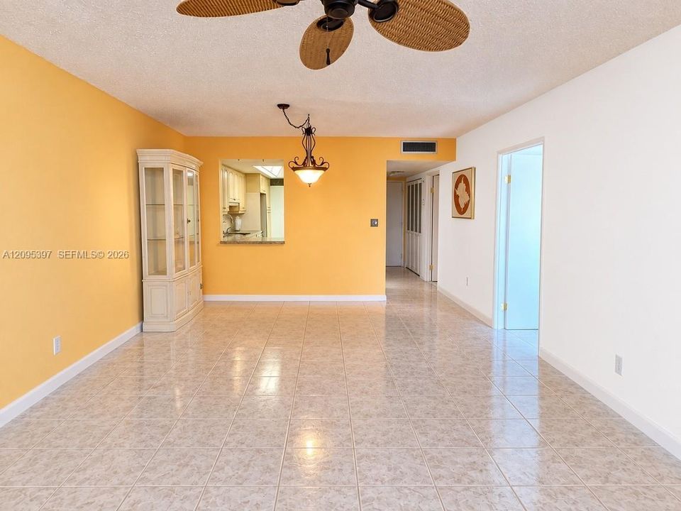 For Rent: $1,500 (1 beds, 1 baths, 801 Square Feet)