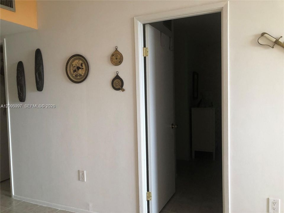 For Rent: $1,500 (1 beds, 1 baths, 801 Square Feet)