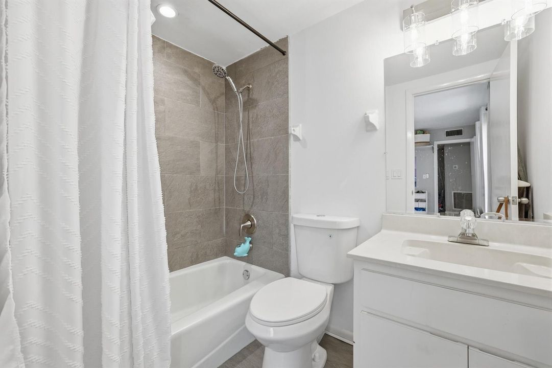 Guest Full Bath