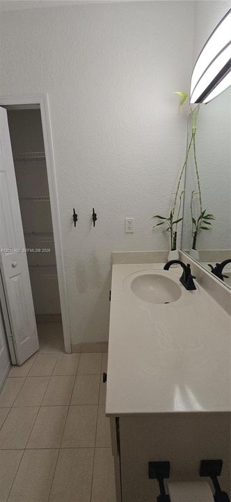 For Rent: $1,700 (1 beds, 1 baths, 746 Square Feet)