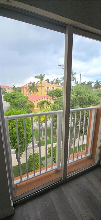 For Rent: $1,700 (1 beds, 1 baths, 746 Square Feet)