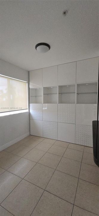 For Rent: $1,700 (1 beds, 1 baths, 746 Square Feet)