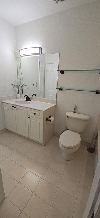 For Rent: $1,700 (1 beds, 1 baths, 746 Square Feet)