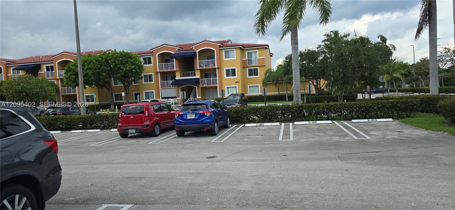 For Rent: $1,700 (1 beds, 1 baths, 746 Square Feet)
