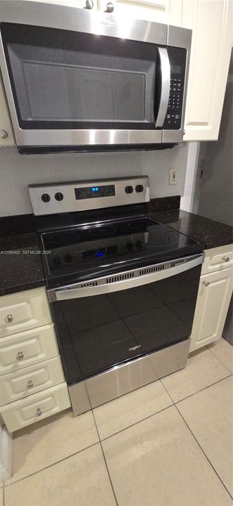 For Rent: $1,700 (1 beds, 1 baths, 746 Square Feet)