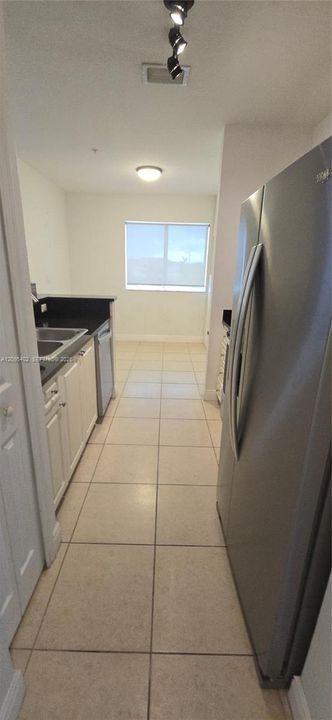 For Rent: $1,700 (1 beds, 1 baths, 746 Square Feet)