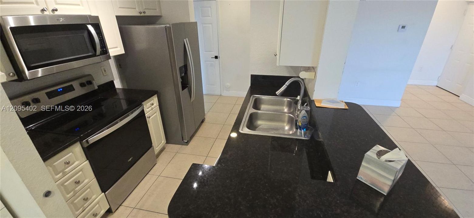 For Rent: $1,700 (1 beds, 1 baths, 746 Square Feet)