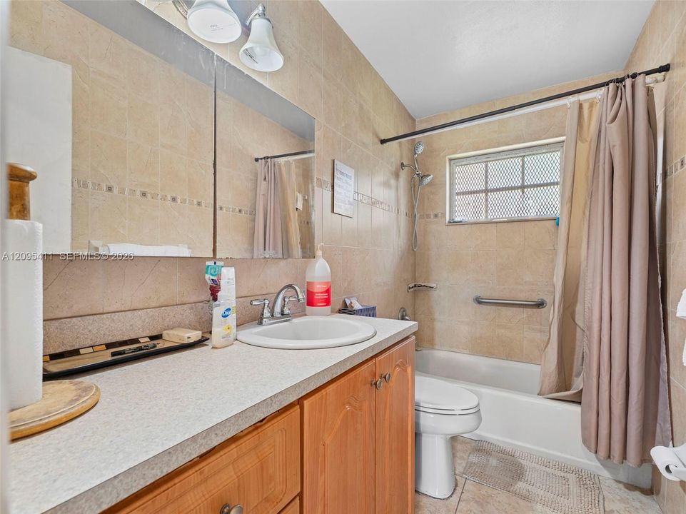 На продажу: $555,000 (3 спален, 1 ванн, 1341 Квадратных фут)