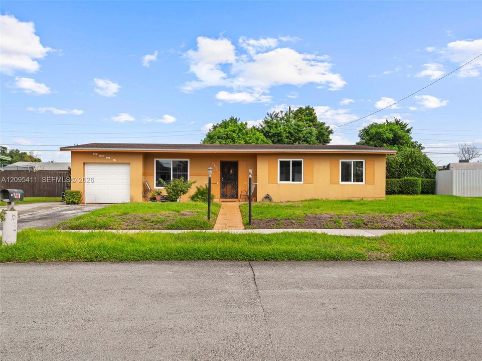 На продажу: $555,000 (3 спален, 1 ванн, 1341 Квадратных фут)