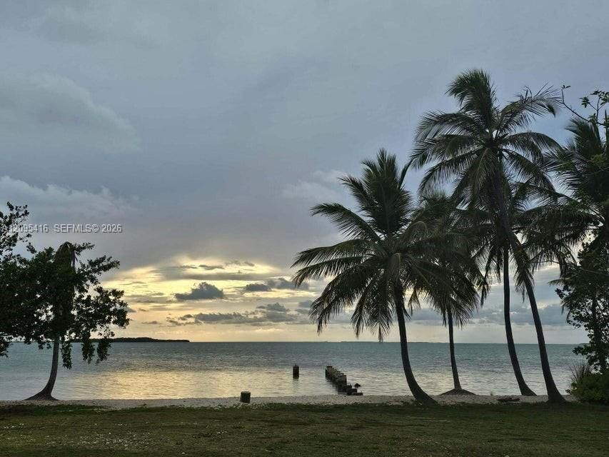 For Sale: $4,695,000 (0.87 acres)