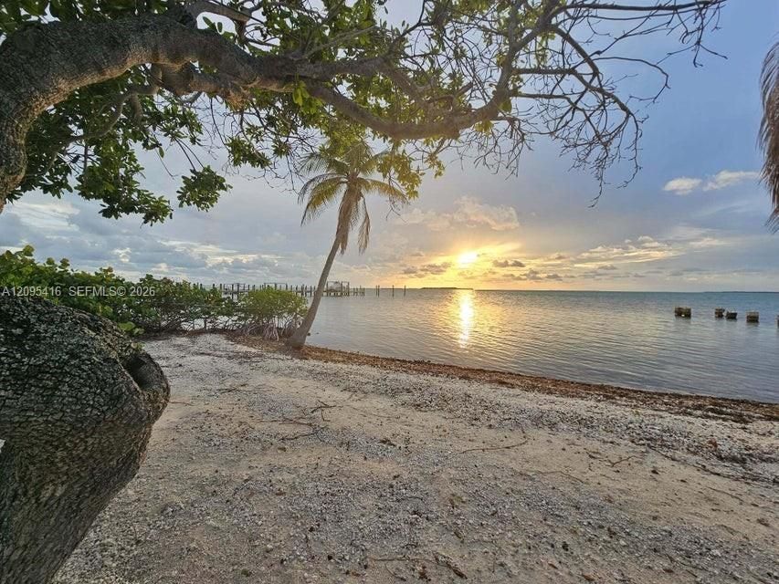 For Sale: $4,695,000 (0.87 acres)