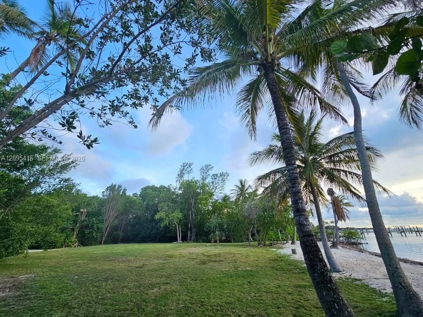 For Sale: $4,695,000 (0.87 acres)