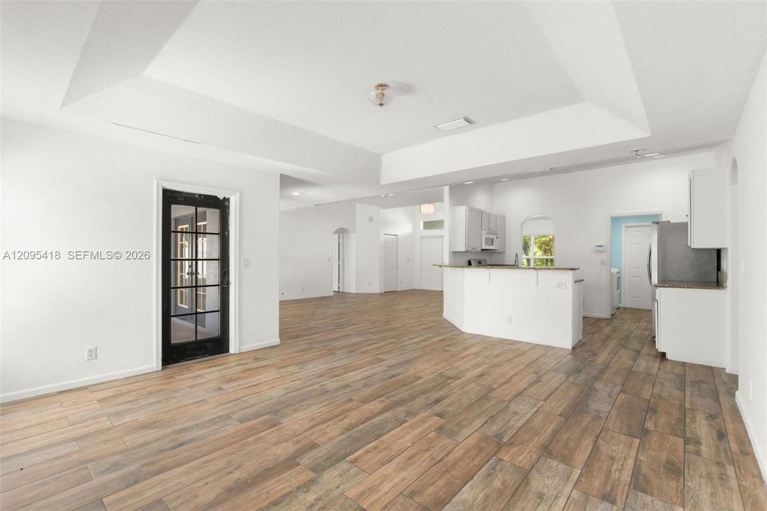 En Venta: $495,000 (4 camas, 2 baños, 2081 Pies cuadrados)