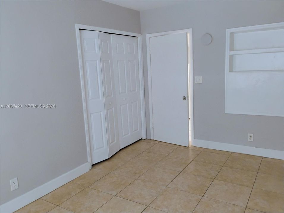 В аренду: $1,300 (1 спален, 1 ванн, 2223 Квадратных фут)