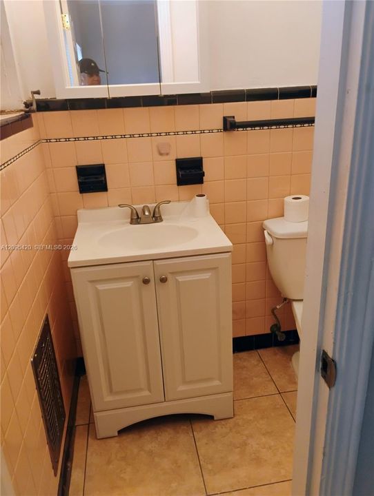 В аренду: $1,300 (1 спален, 1 ванн, 2223 Квадратных фут)
