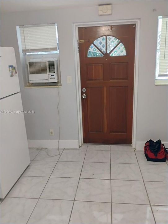 В аренду: $1,300 (1 спален, 1 ванн, 2223 Квадратных фут)