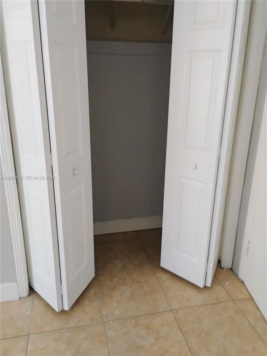 В аренду: $1,300 (1 спален, 1 ванн, 2223 Квадратных фут)