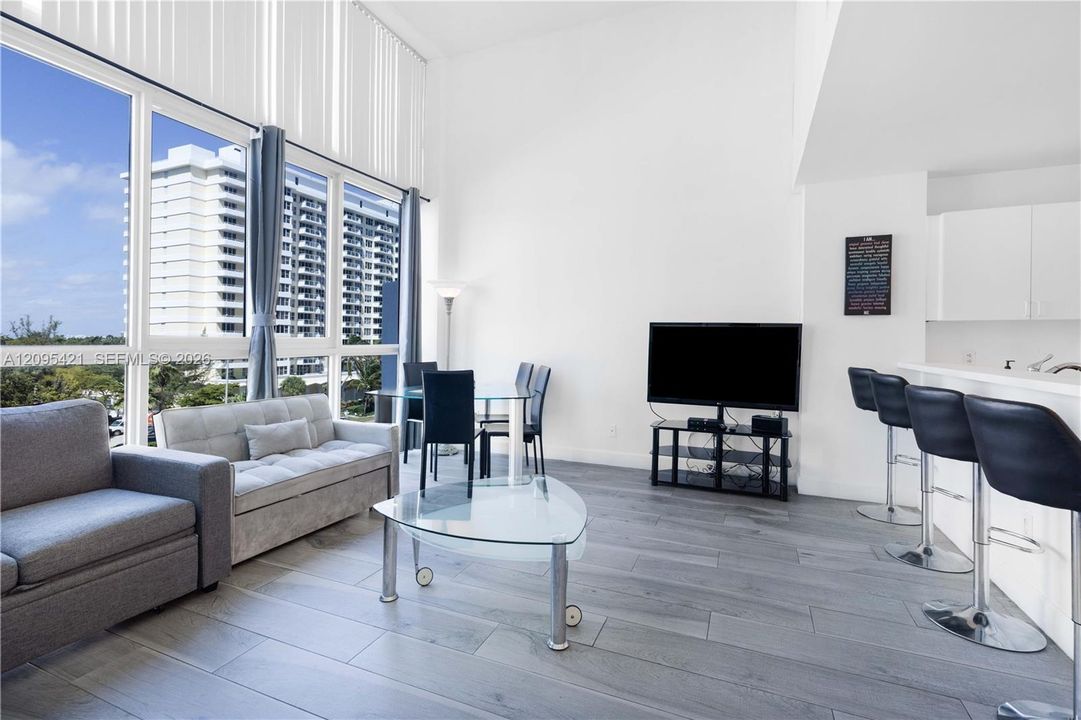 For Sale: $550,000 (1 beds, 1 baths, 830 Square Feet)