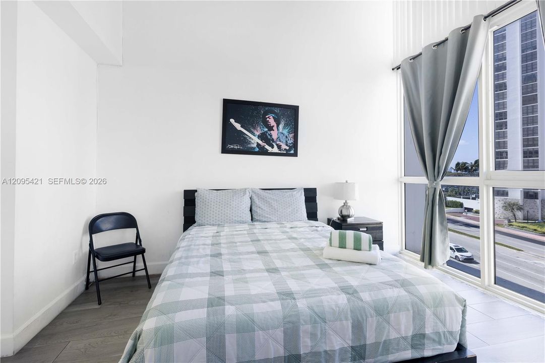 For Sale: $550,000 (1 beds, 1 baths, 830 Square Feet)