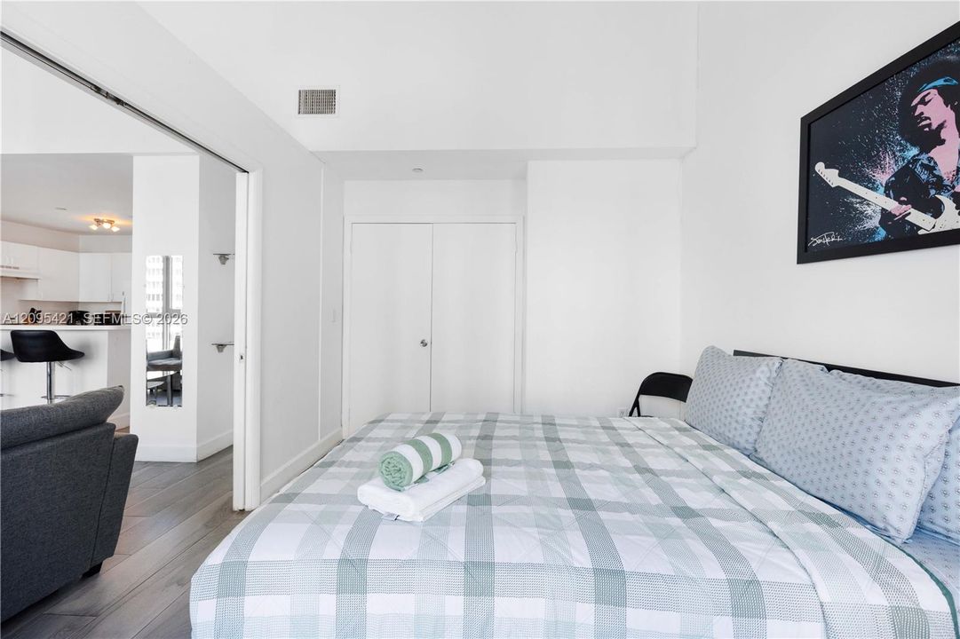For Sale: $550,000 (1 beds, 1 baths, 830 Square Feet)