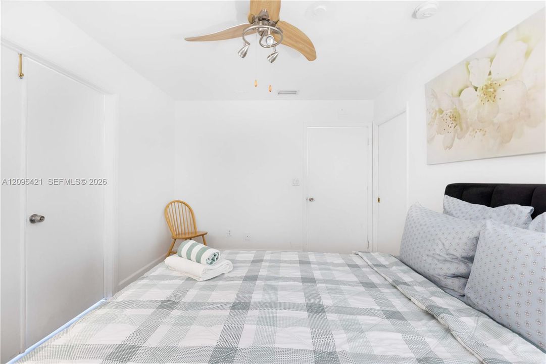 For Sale: $550,000 (1 beds, 1 baths, 830 Square Feet)