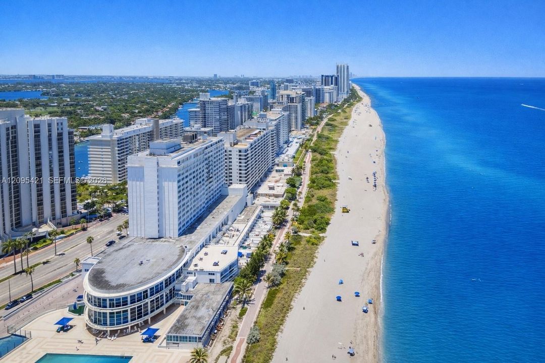 For Sale: $550,000 (1 beds, 1 baths, 830 Square Feet)