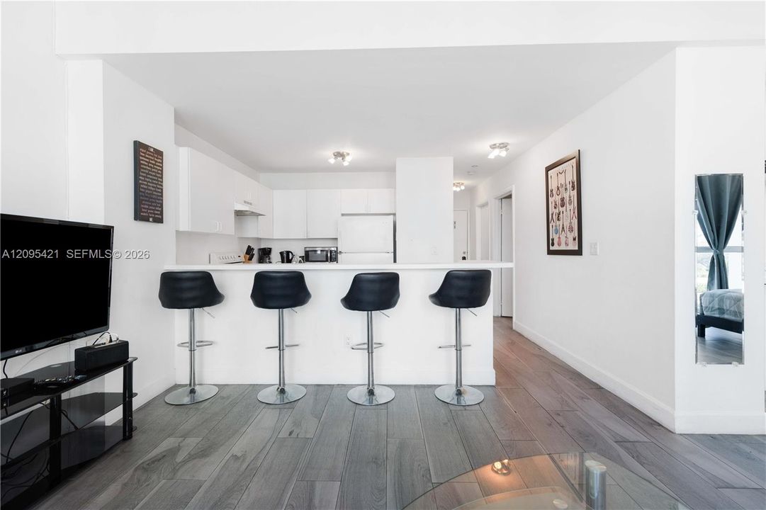 For Sale: $550,000 (1 beds, 1 baths, 830 Square Feet)