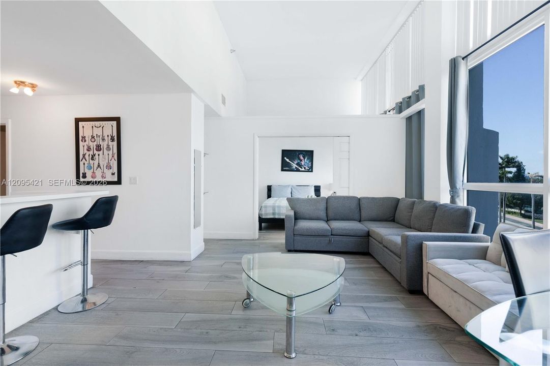 For Sale: $550,000 (1 beds, 1 baths, 830 Square Feet)