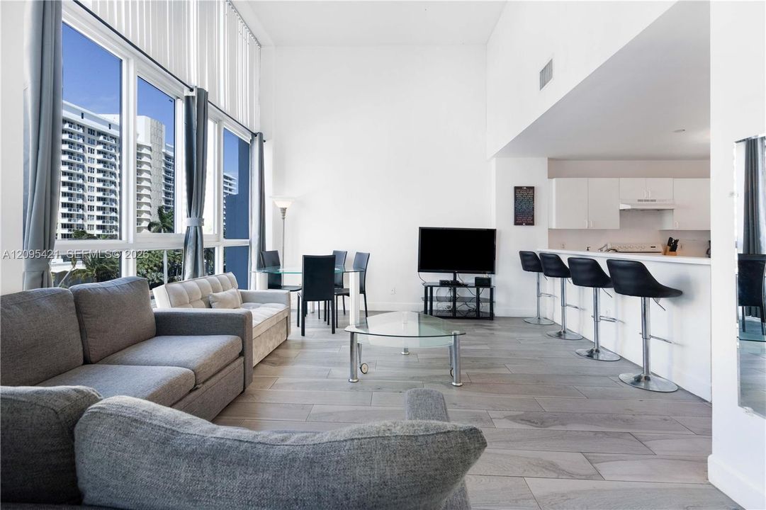 For Sale: $550,000 (1 beds, 1 baths, 830 Square Feet)