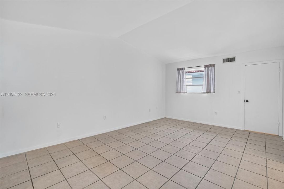 En Renta: $5,650 (3 camas, 2 baños, 1920 Pies cuadrados)