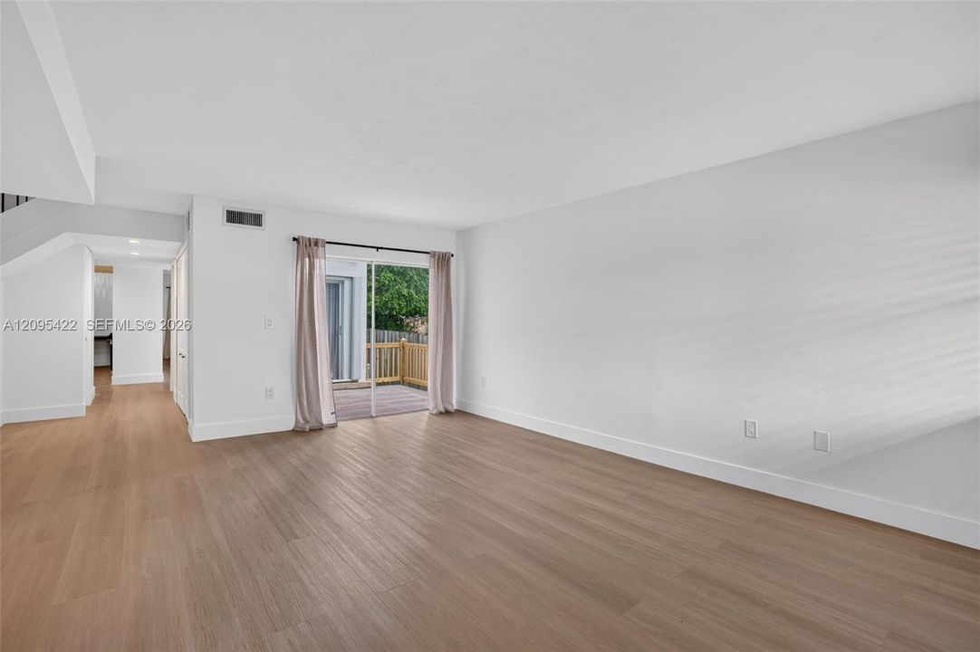 En Renta: $5,650 (3 camas, 2 baños, 1920 Pies cuadrados)